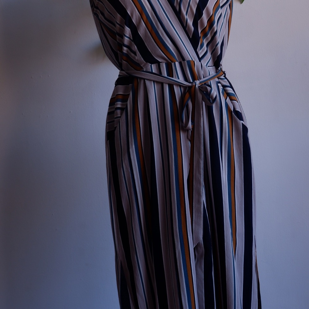 Sleeveless Stripes Jumpsuit - Picture 5 of 7